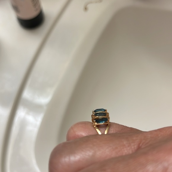 10k Gold & Genuine Aquamarine Ring - Picture 2 of 5